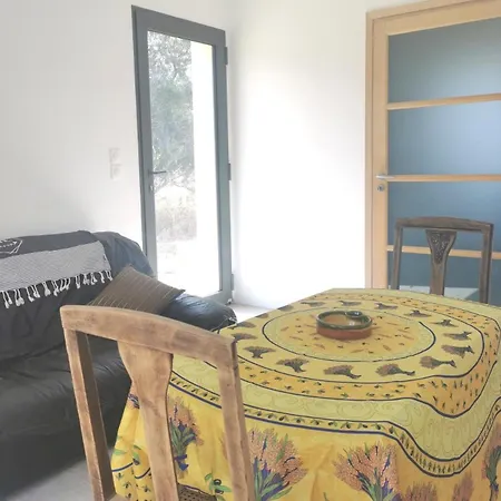 Logement Au Calme A Lourmarin Exterior photo