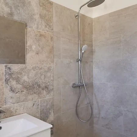 Logement Au Calme A Lourmarin Exterior photo